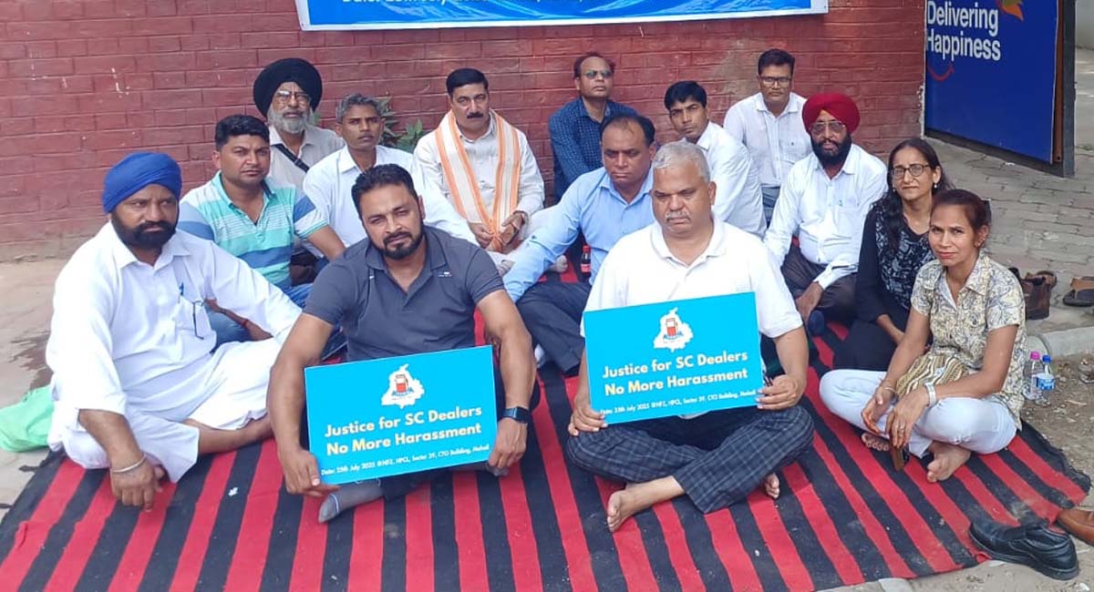 Dharna by Punjab Petroleum Dealers Association and SC, BC Organizations.